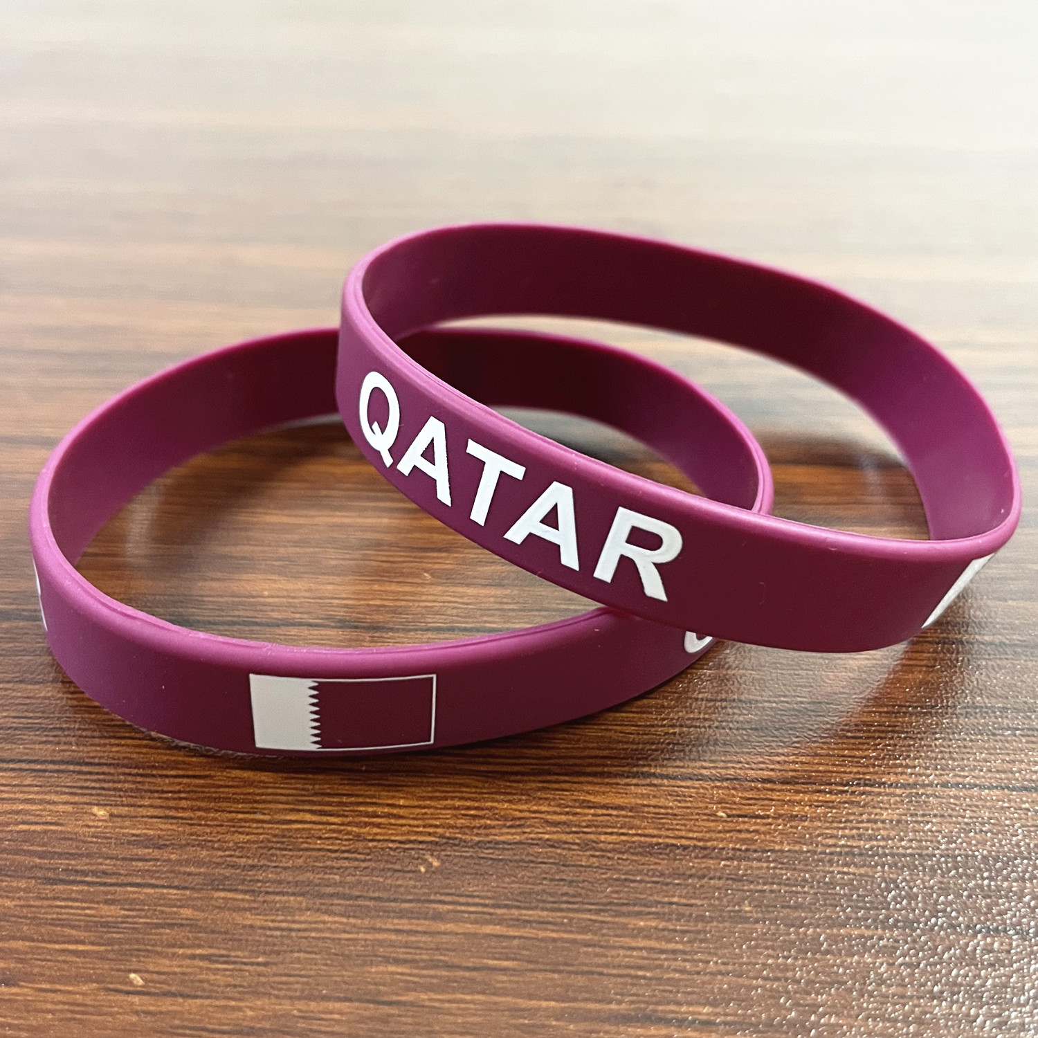 2pcs Qatar Flag Silicone Brace - Women Accessories Qatar recensione e prezzo