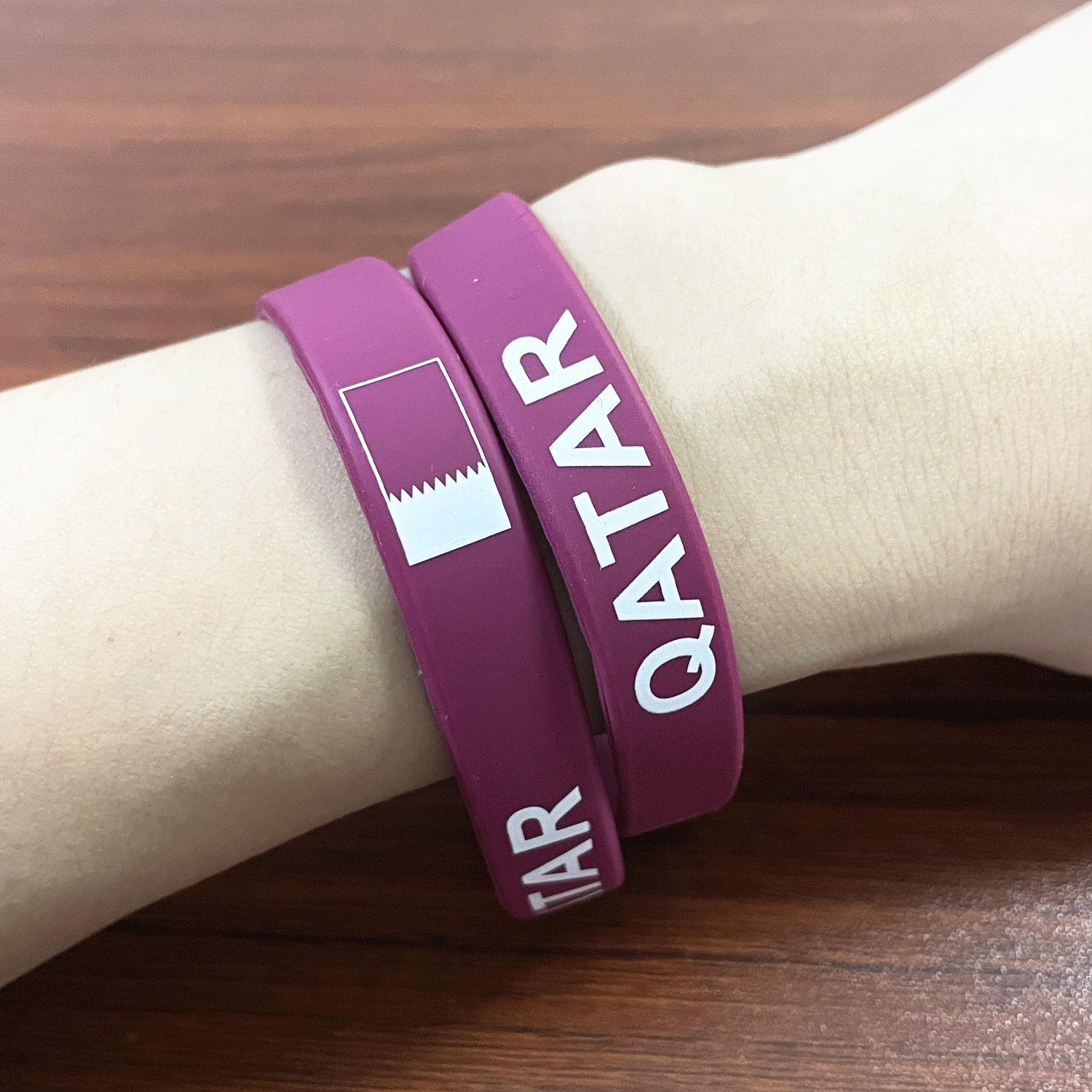2pcs Qatar Flag Silicone Brace - Women Accessories Qatar recensione e prezzo