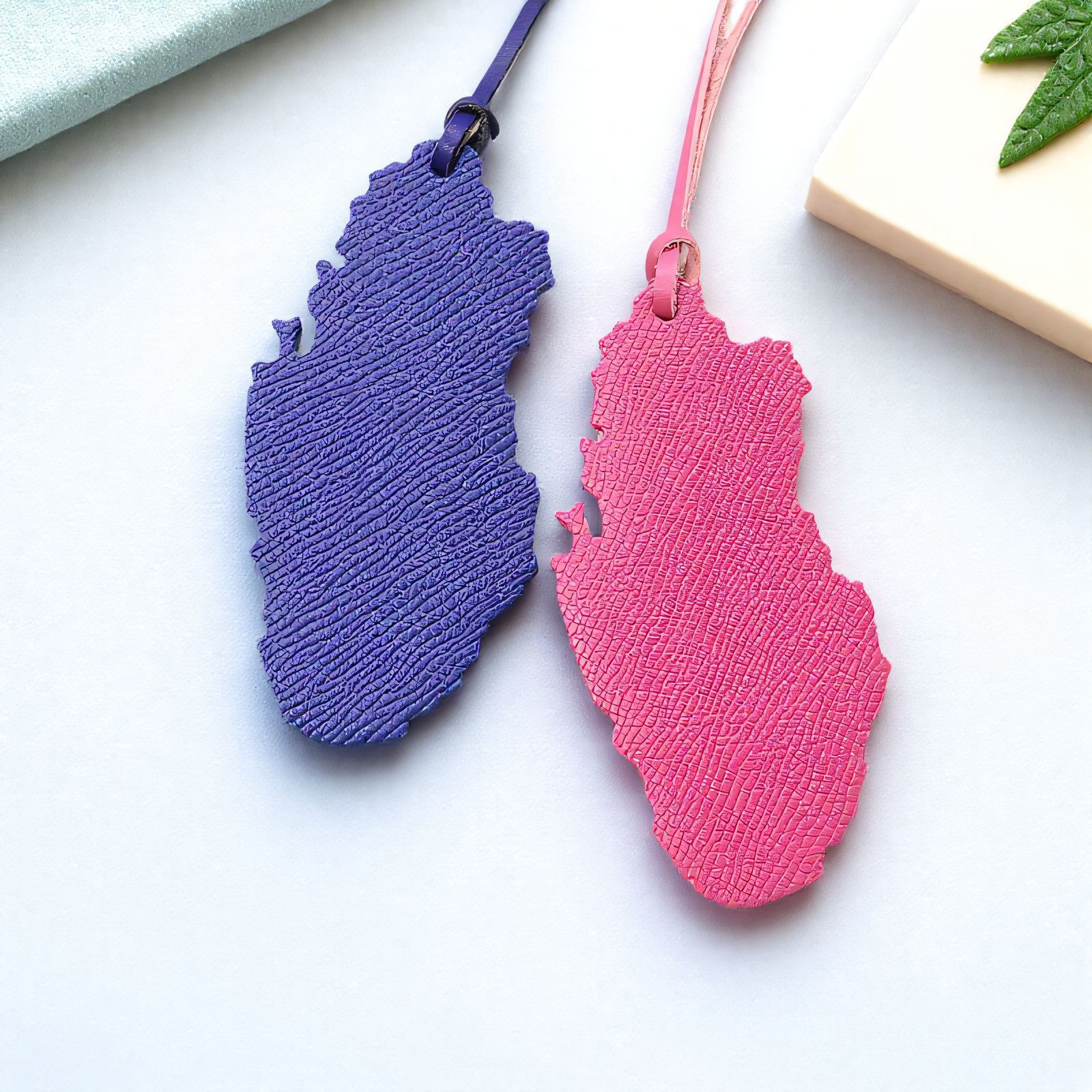 1pc Qatar Map Shaped PU Leathe - Women Accessories Qatar recensione e prezzo