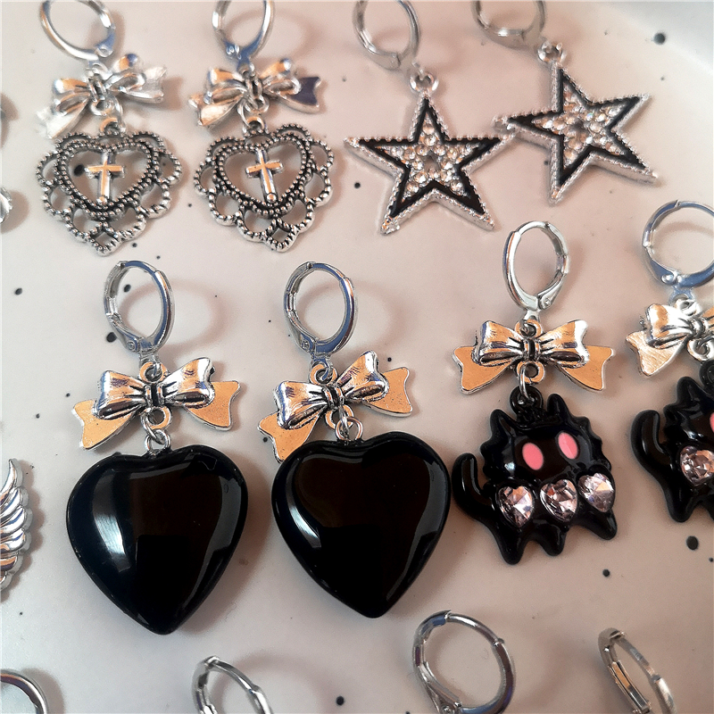 Goth Cute Punk Black Heart Win - Women'S Emo Accessories recensione e prezzo
