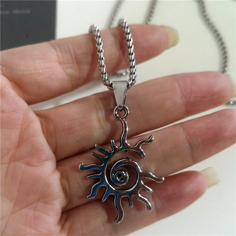 Punk Vortex Sun Cross Pendant  - Women'S Emo Accessories recensione e prezzo