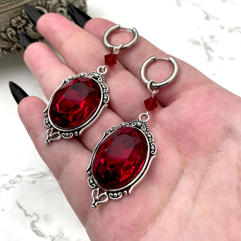 Vampire Cameo Earrings, Gothic - Women'S Vampire Accessories recensione e prezzo