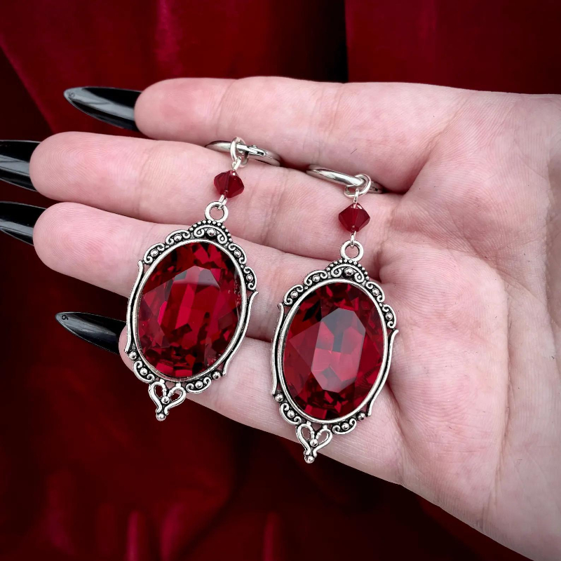 Vampire Cameo Earrings, Gothic - Women'S Vampire Accessories recensione e prezzo