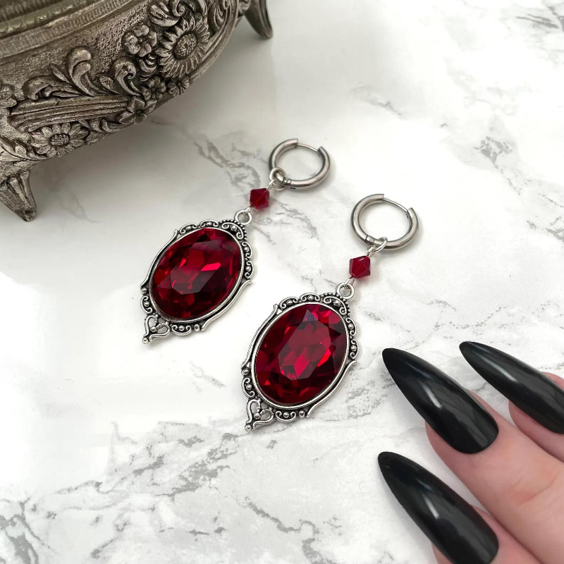 Vampire Cameo Earrings, Gothic - Women'S Vampire Accessories recensione e prezzo