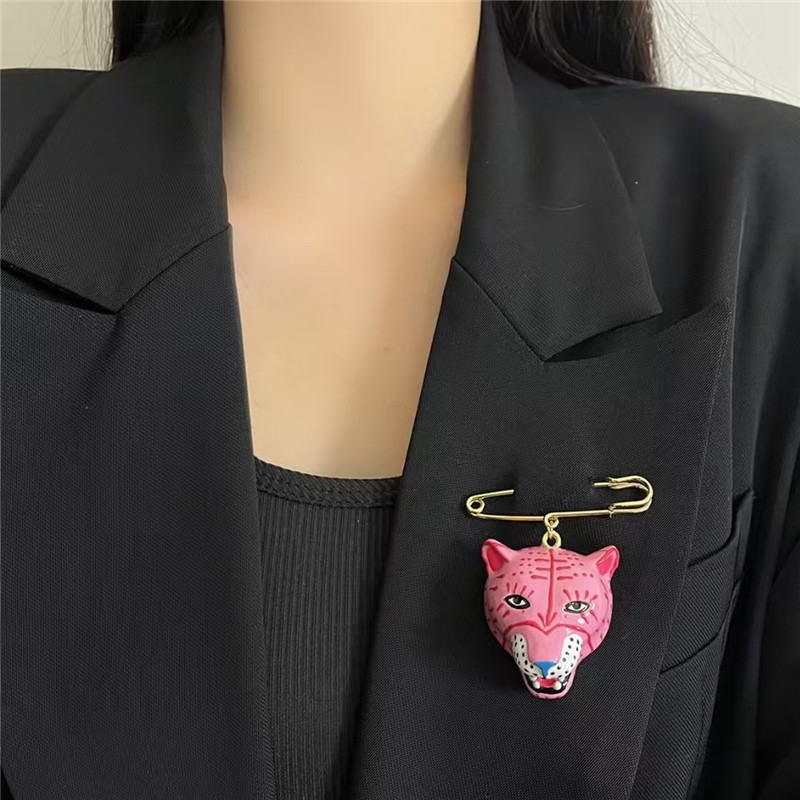 Elegant Enamel Tiger Brooch Pi - Women'S Accessories For Formal Wear recensione e prezzo