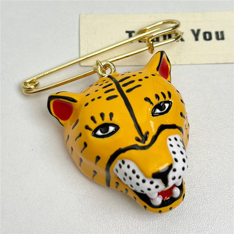 Elegant Enamel Tiger Brooch Pi - Women'S Accessories For Formal Wear recensione e prezzo
