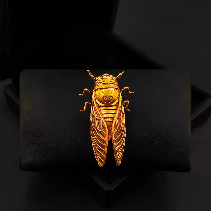 Golden Cicada Brooch with Beau - Women Accessories Meaning recensione e prezzo