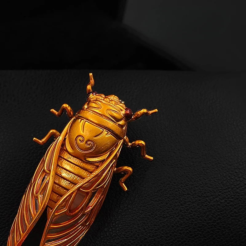 Golden Cicada Brooch with Beau - Women Accessories Meaning recensione e prezzo