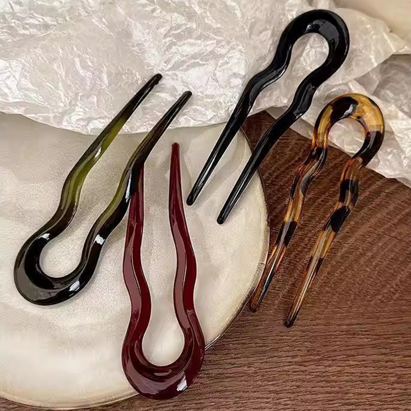 Elegant Acrylic U-shaped Hairp - Women Knight Accessories recensione e prezzo