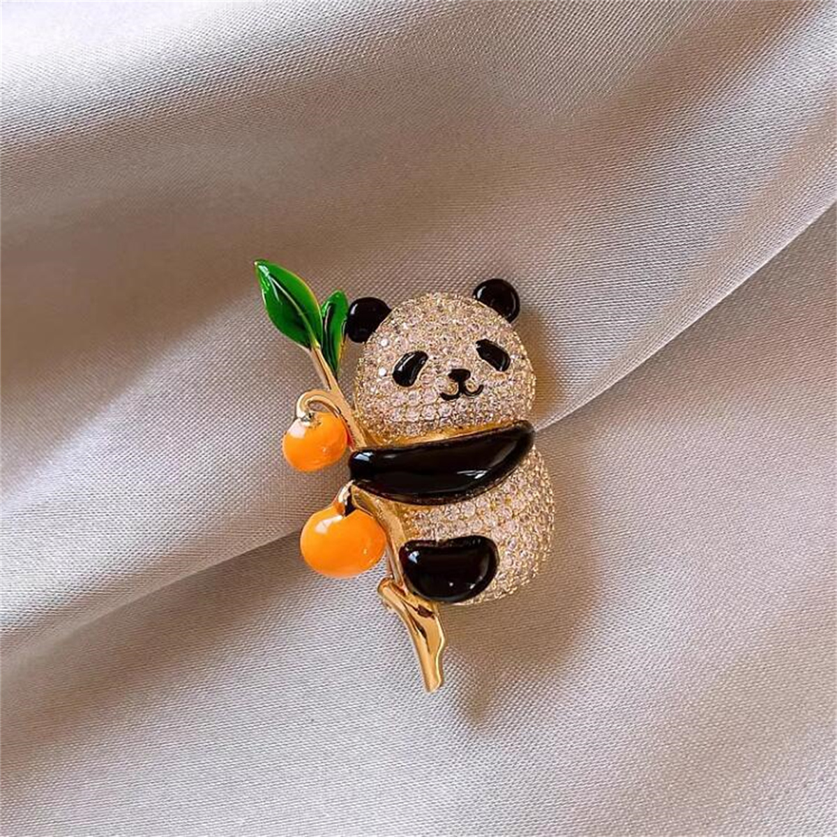 1Pc Cute Panda Brooch with Per - Women Accessories Meaning recensione e prezzo