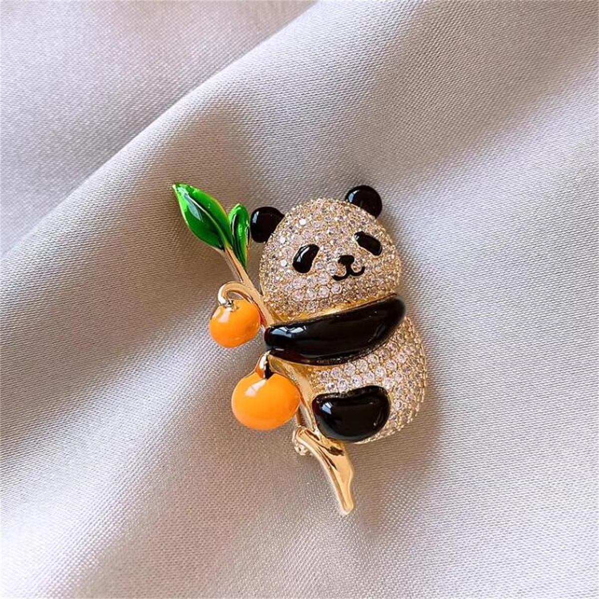 1Pc Cute Panda Brooch with Per - Women Accessories Meaning recensione e prezzo
