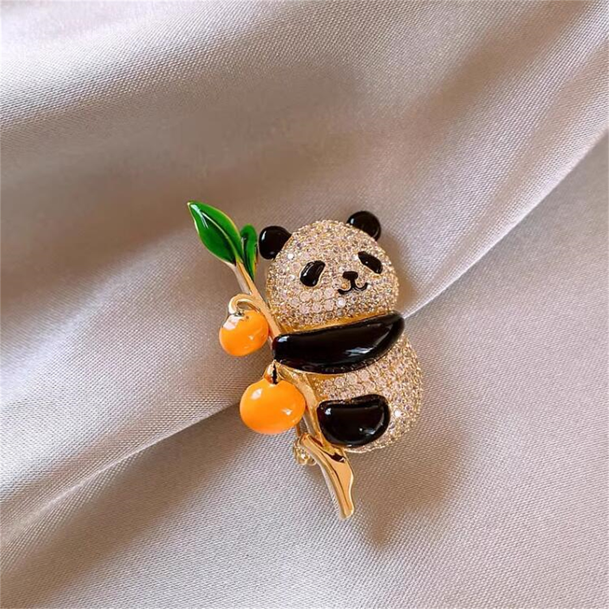 1Pc Cute Panda Brooch with Per - Women Accessories Meaning recensione e prezzo