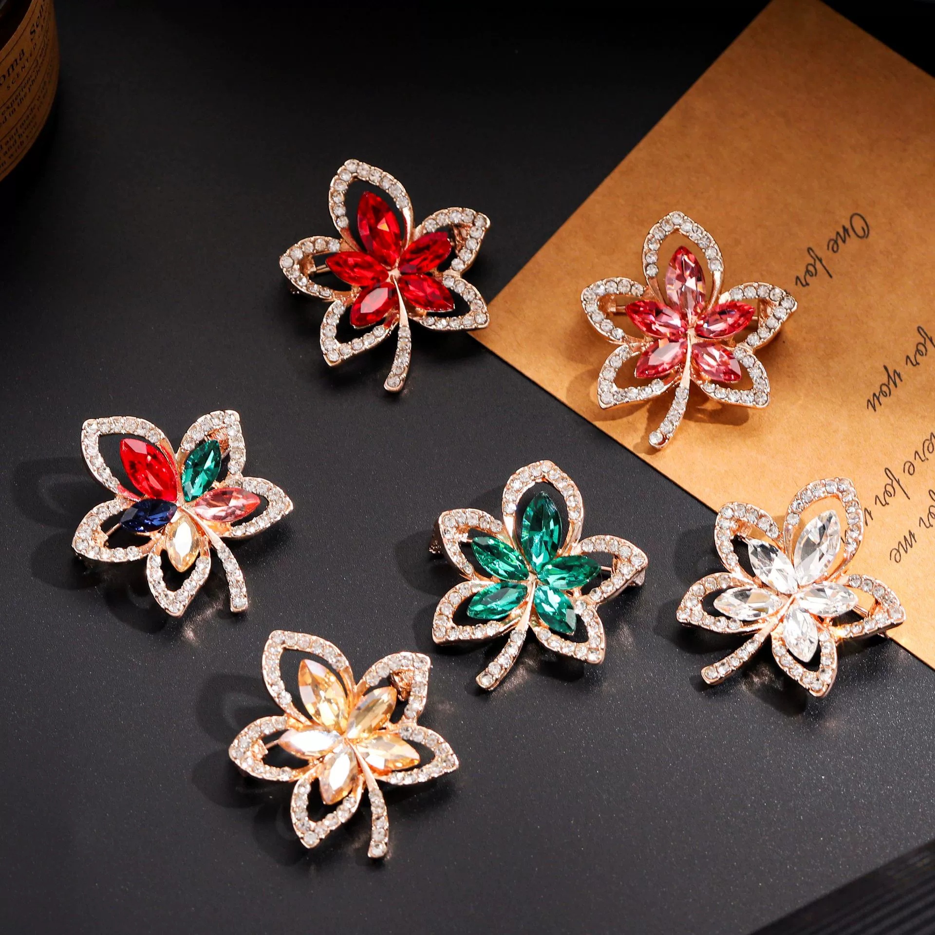 Fashion Korean Bouquet Brooch  - Women Accessories Bouquet recensione e prezzo