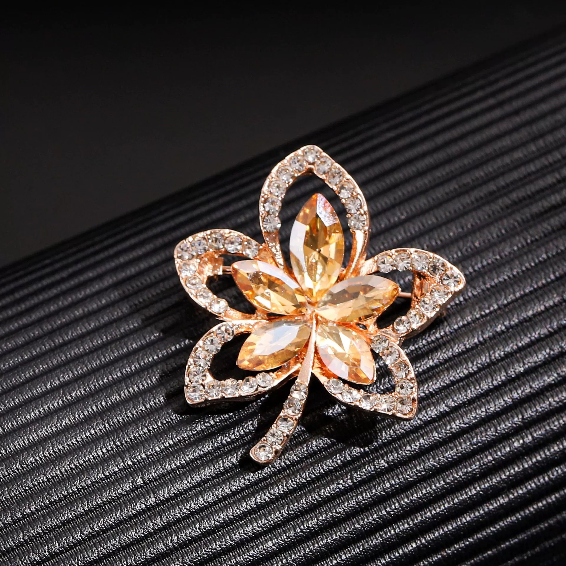 Fashion Korean Bouquet Brooch  - Women Accessories Bouquet recensione e prezzo