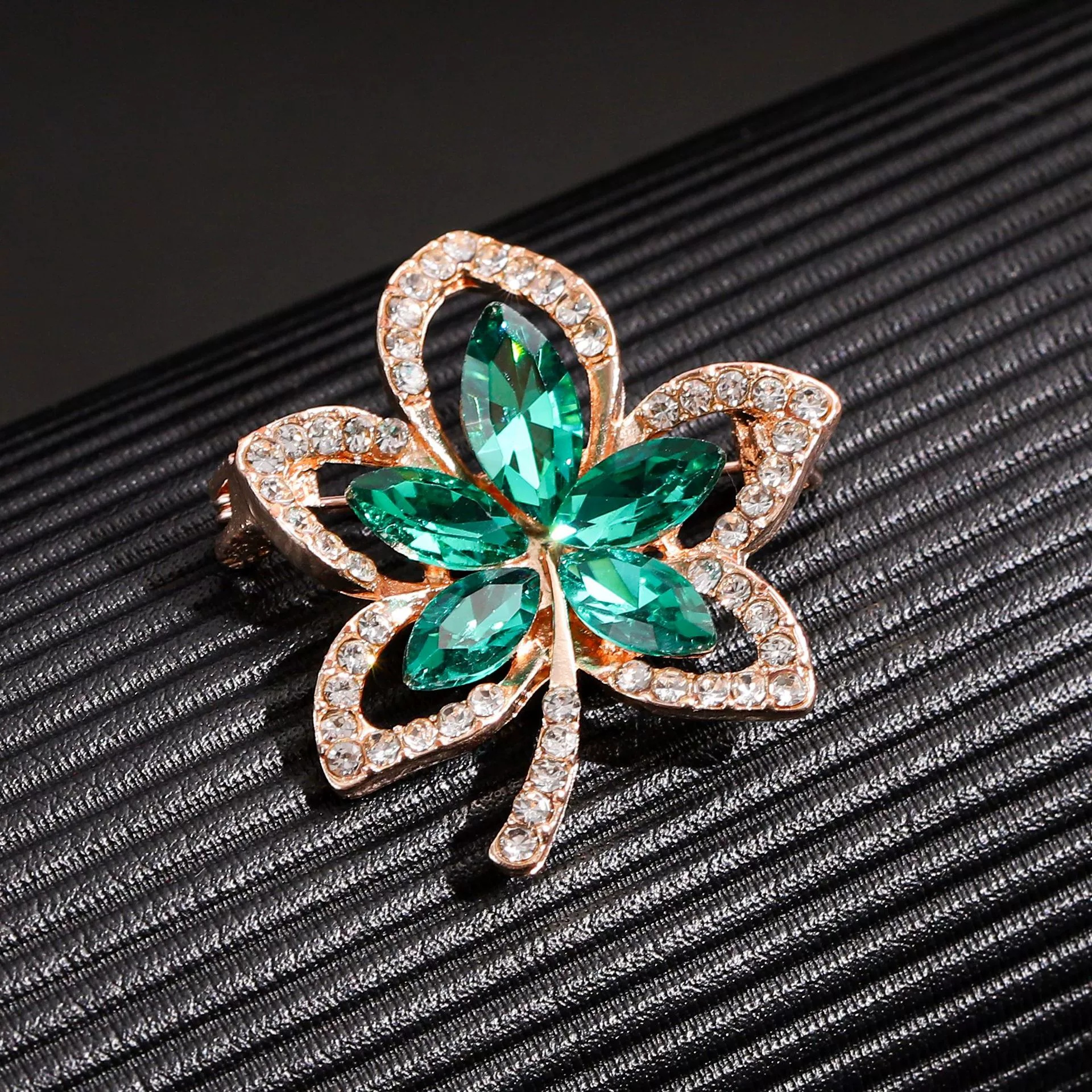 Fashion Korean Bouquet Brooch  - Women Accessories Bouquet recensione e prezzo
